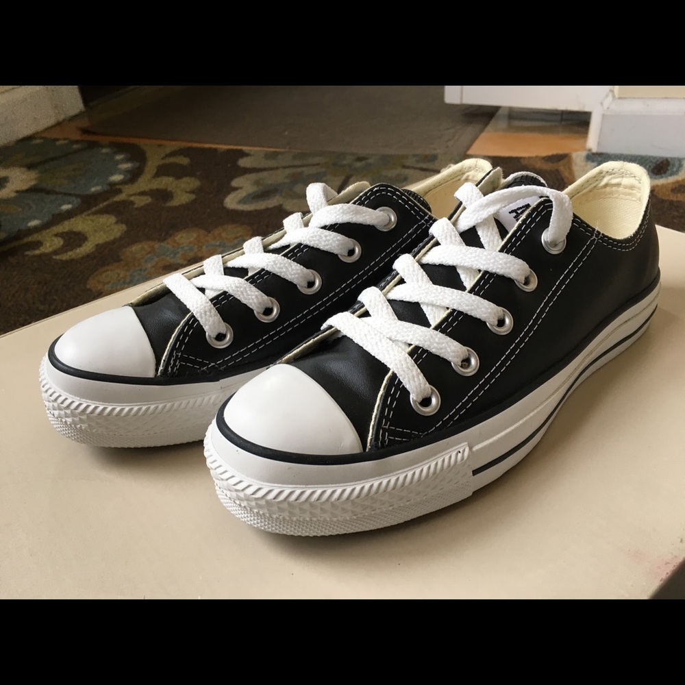 NWT Converse black Leather sneakers size 5